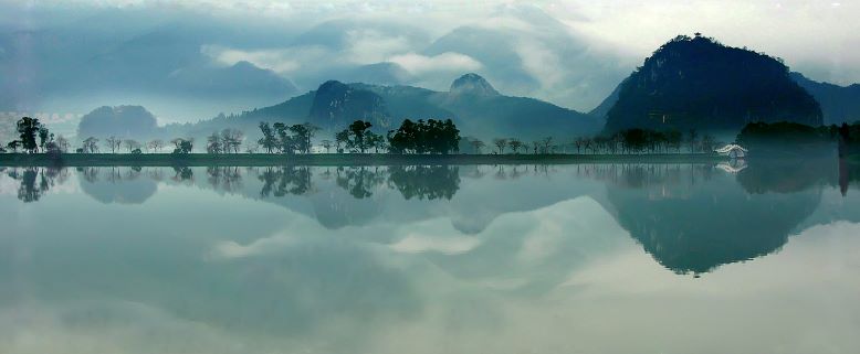 8云雾缭绕星湖湾（粱萍）.jpg